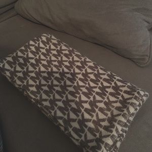 Michael kors infinity scarf